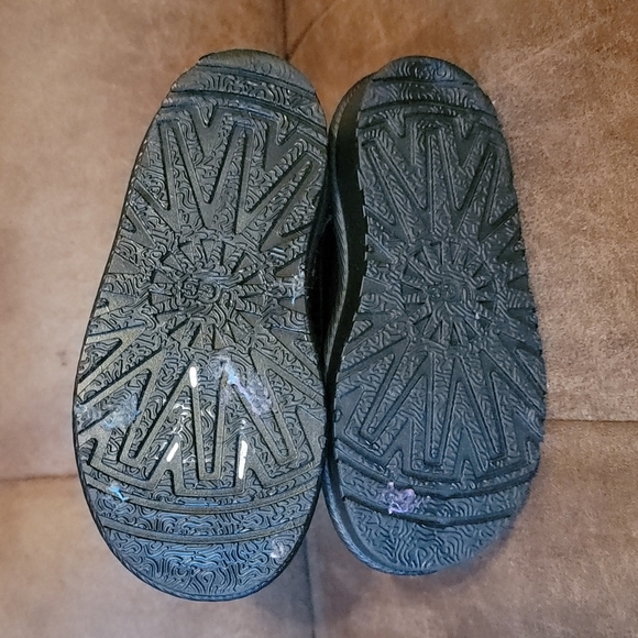 UGG Kids T Rahjee Pull-on Boot - Picture 7 of 9